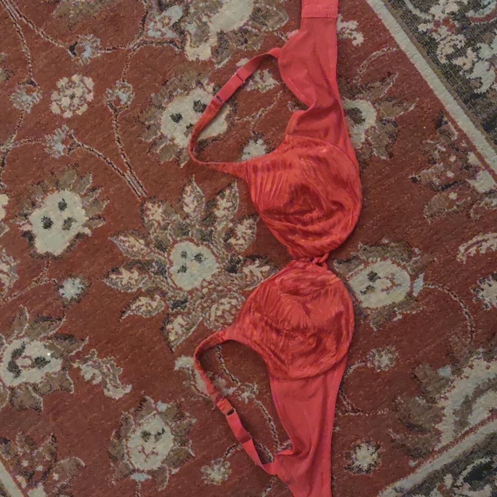 3/15 🦇 Sexy Bright Red Tiger Print Bra
